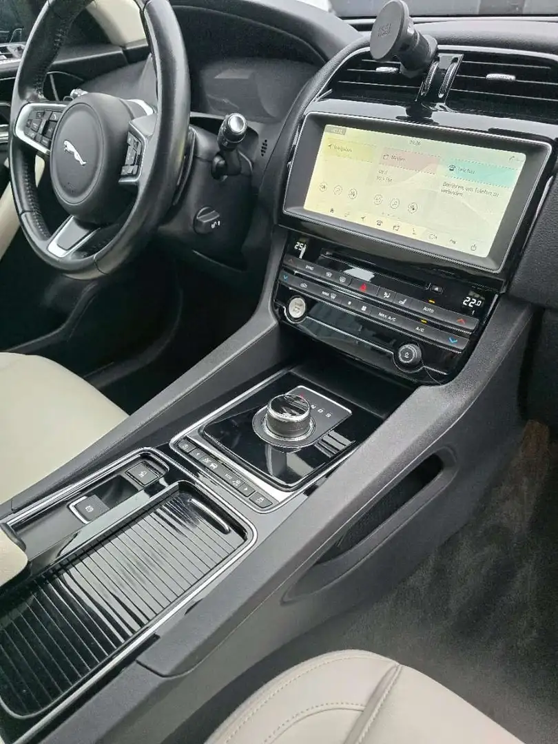 Jaguar F-Pace F-Pace 25d AWD Prestige Aut. Prestige Grau - 2