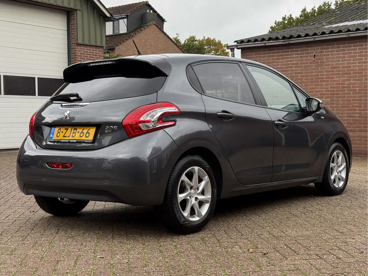Peugeot 208 1.2 e-VTi Style - Airco, Cruise control, Automaat, Gris - 2