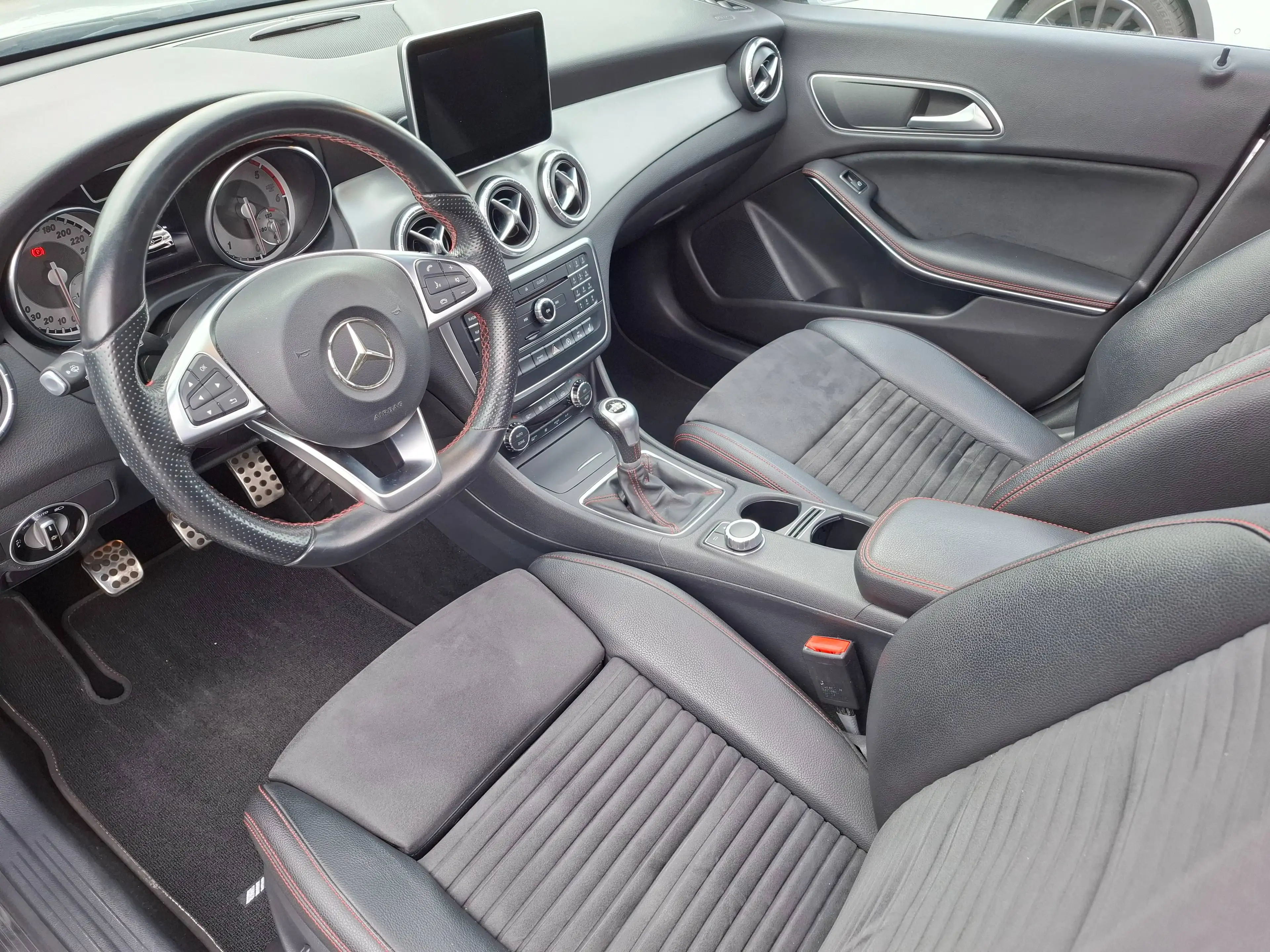 Mercedes-Benz CLA 200 CLA 200 d — photo 9