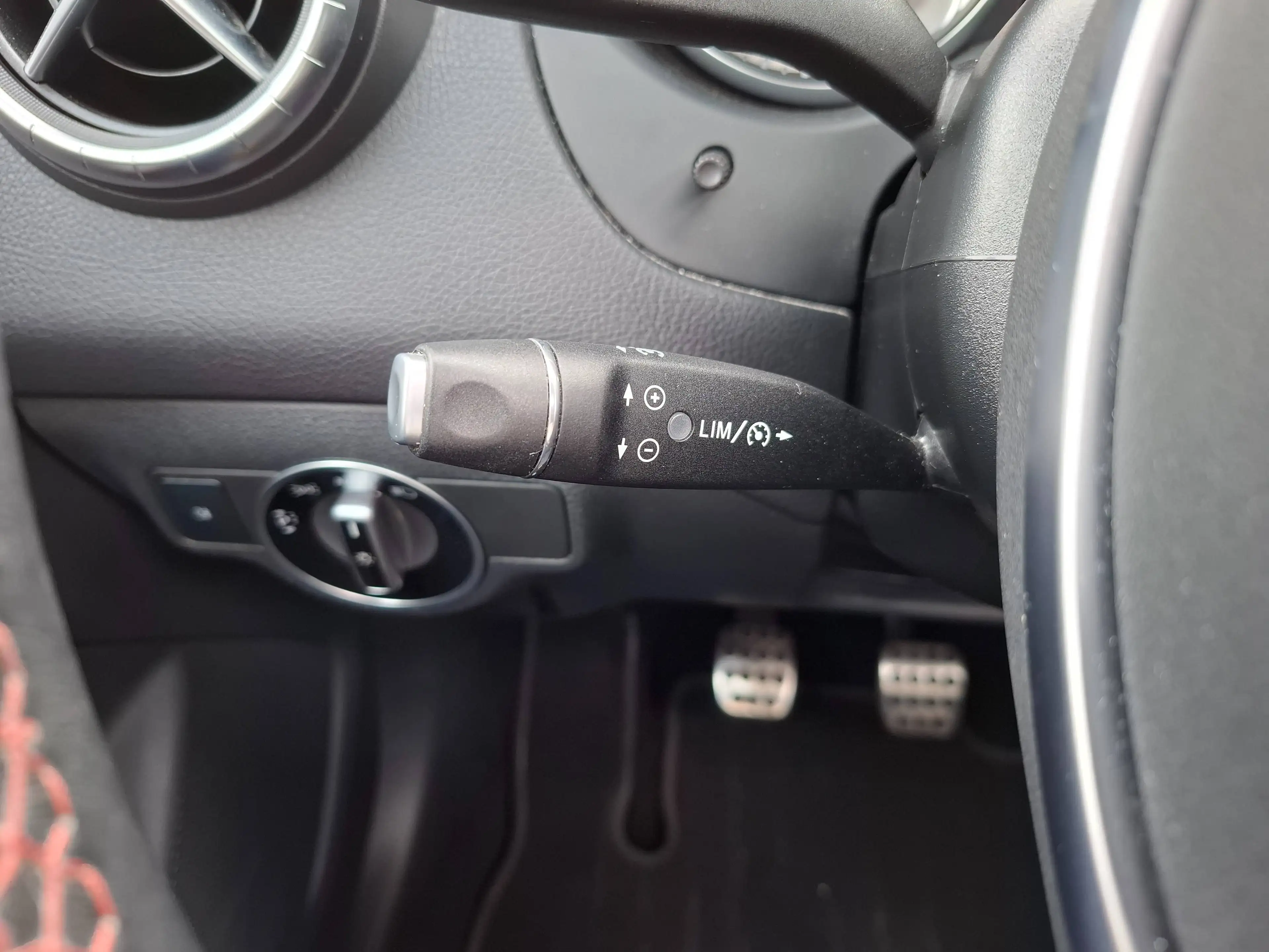 Mercedes-Benz CLA 200 CLA 200 d — photo 14