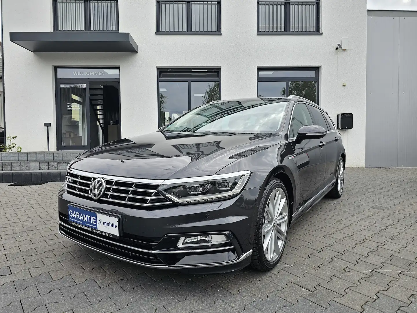 Volkswagen Passat 2.0 TDI H 4M R-Line SPORTPAKET Grau - 1
