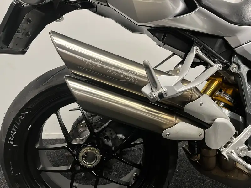 MV Agusta Brutale 1090 - foto 3