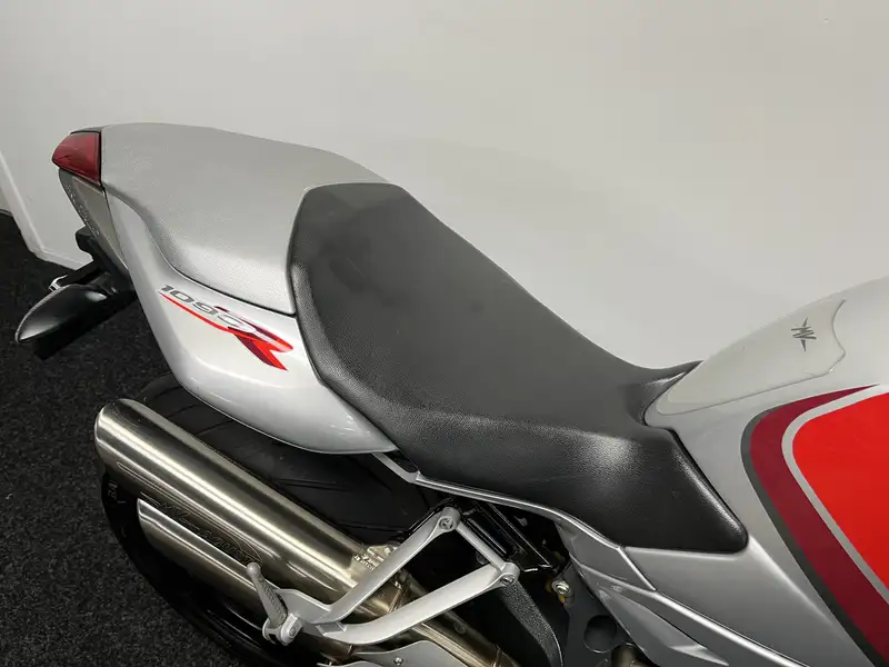 MV Agusta Brutale 1090 - foto 6