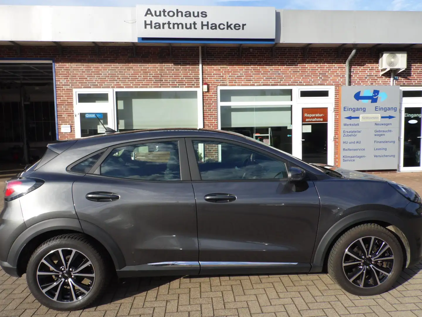Ford Puma Titanium mit Anhängerzugvorrichtung Grau - 2