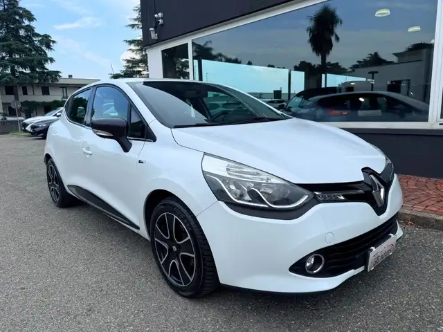 Renault Clio view 2