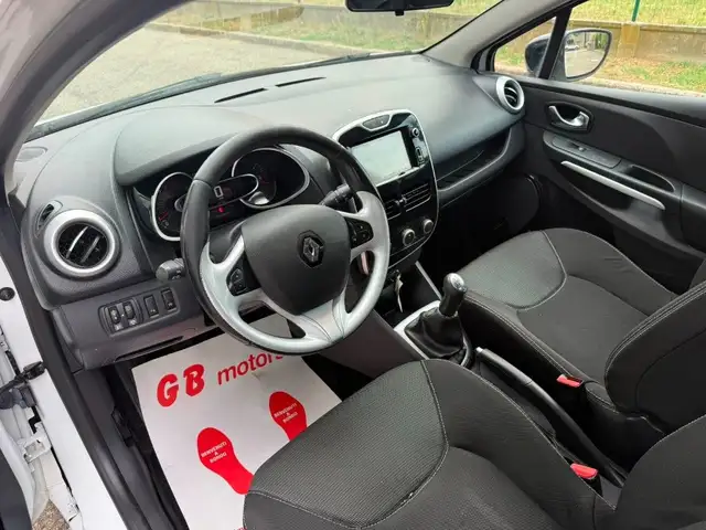 Renault Clio view 9