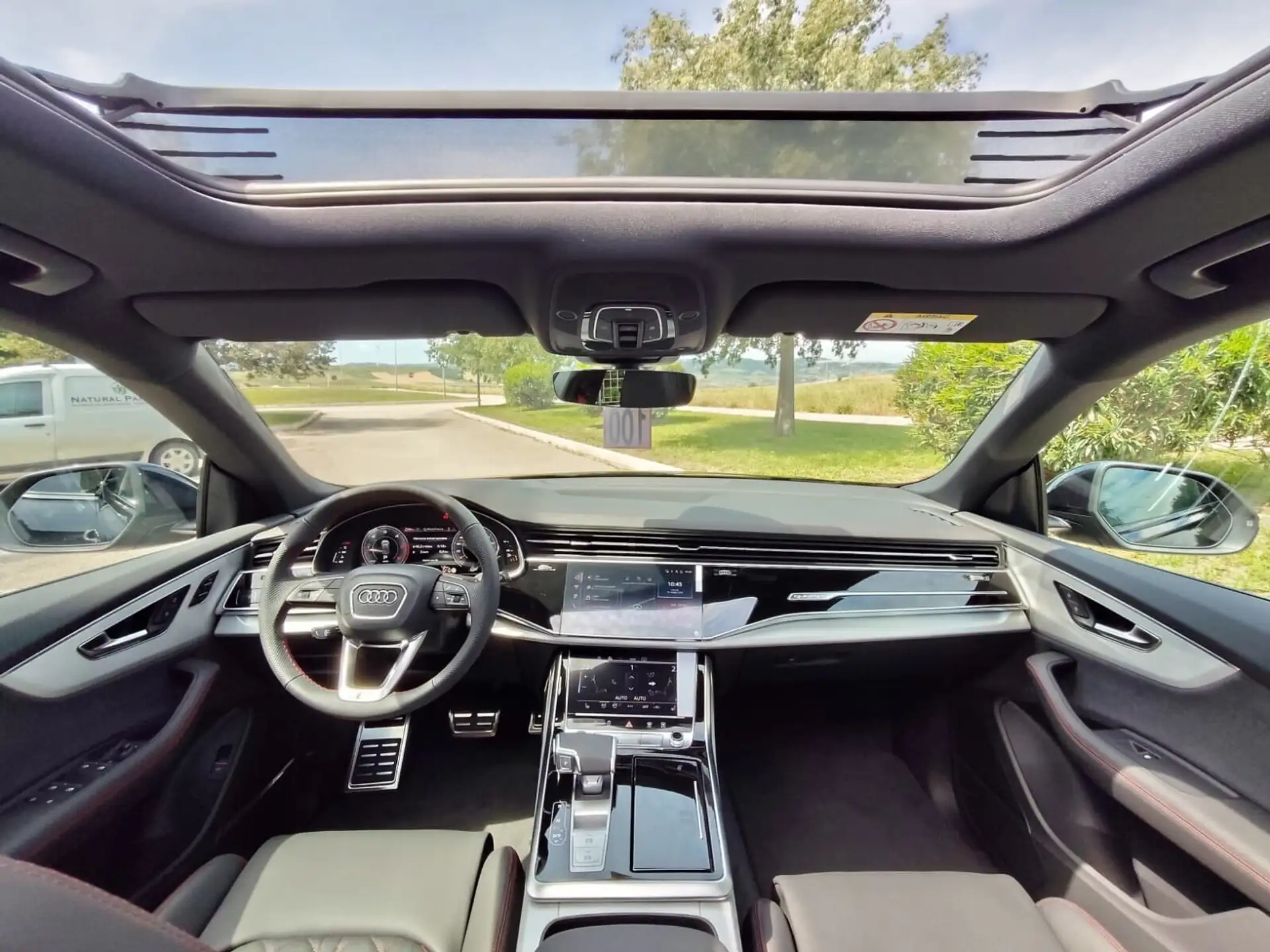 Audi Q8 2026 검정 사진 8