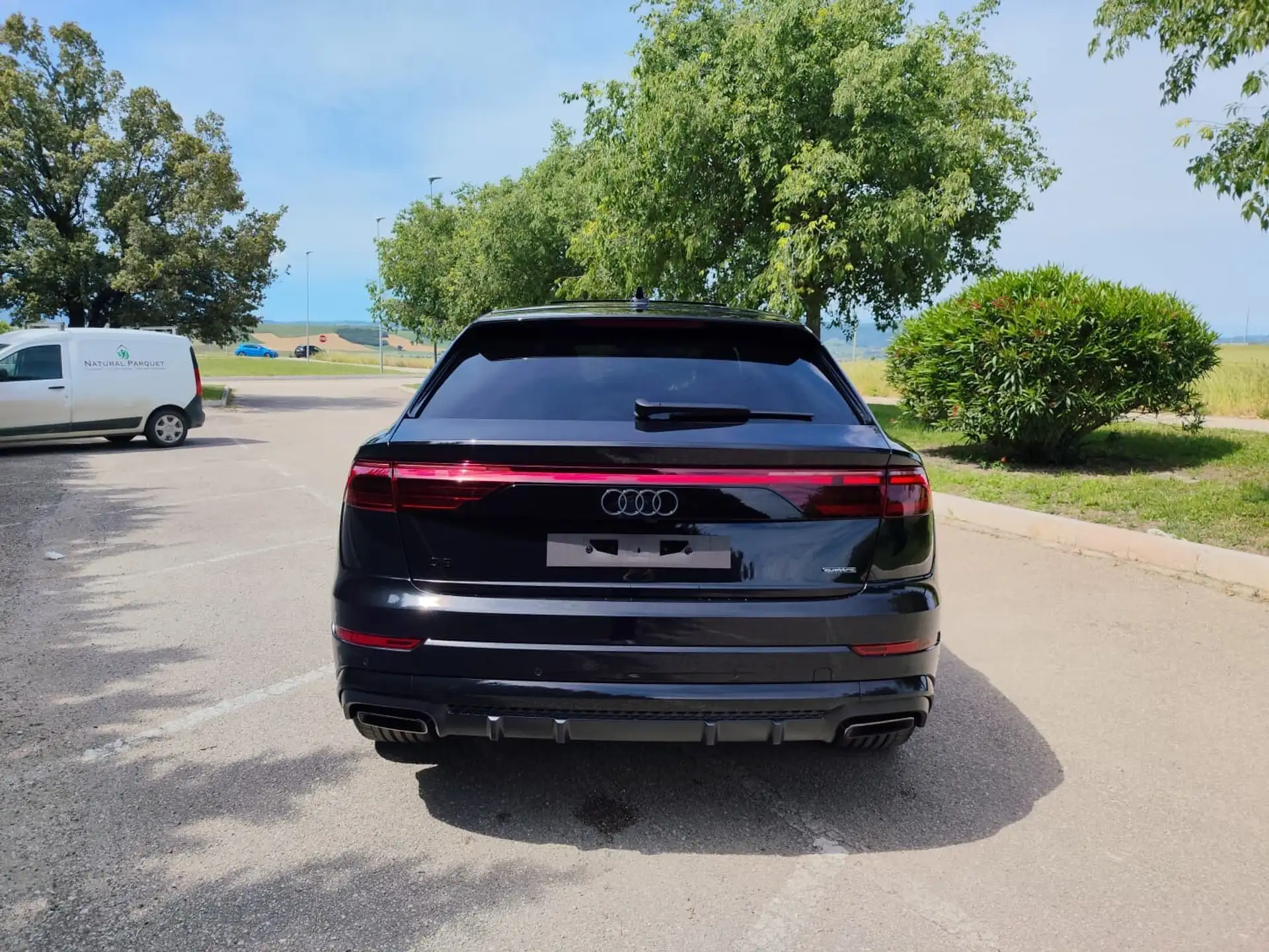 Audi Q8 2026 검정 사진 5