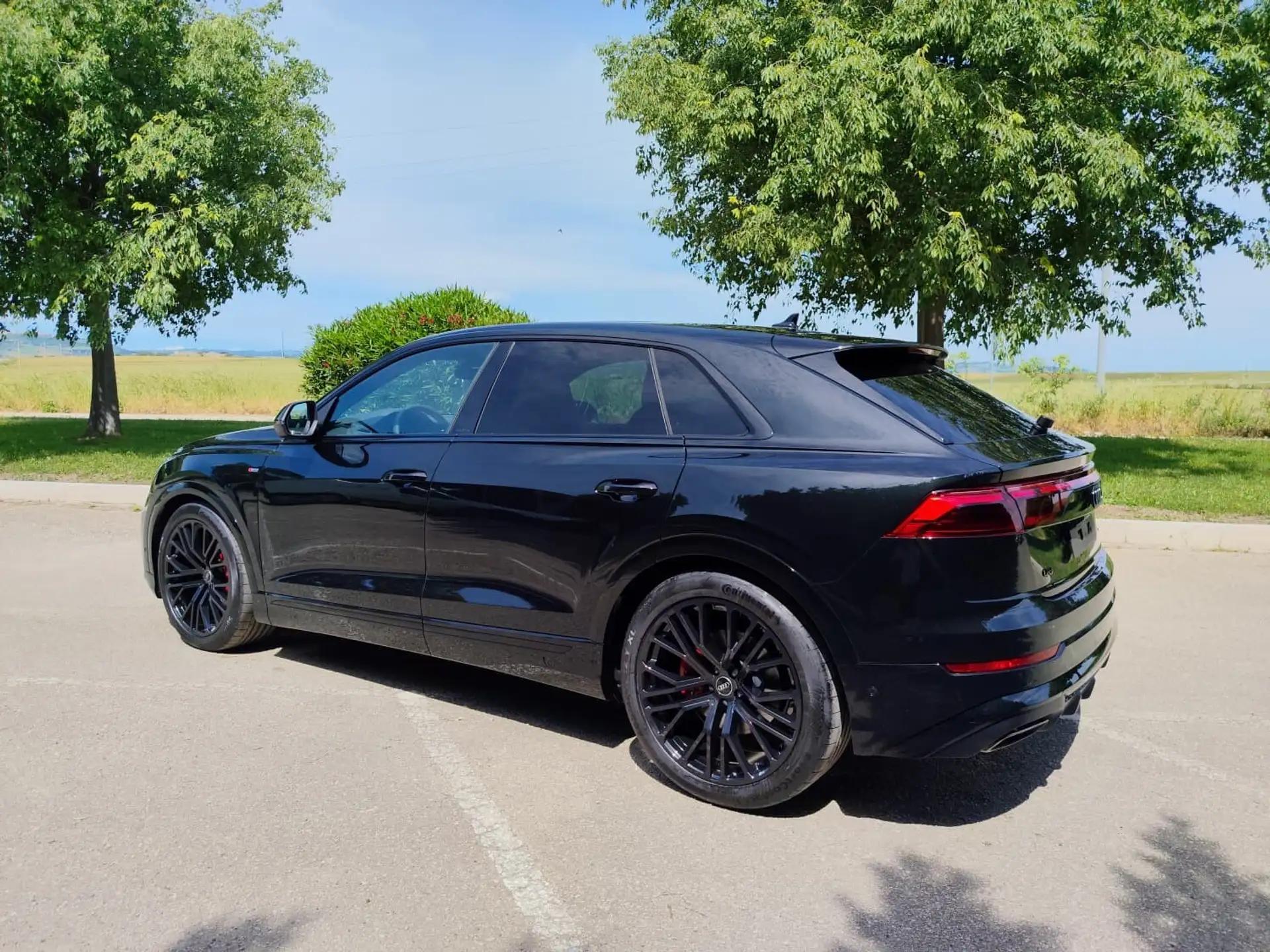 Audi Q8 2026 검정 사진 6