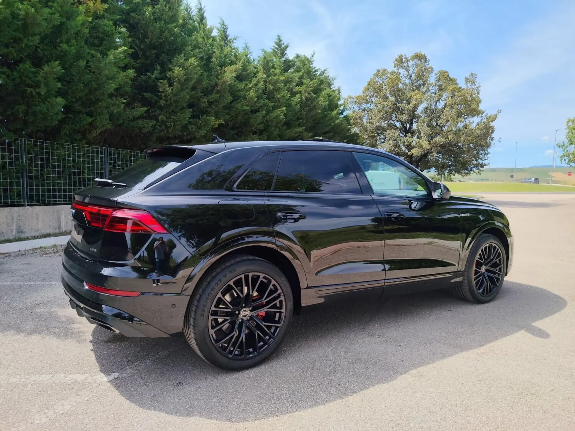 Audi Q8 2026 검정 사진 4