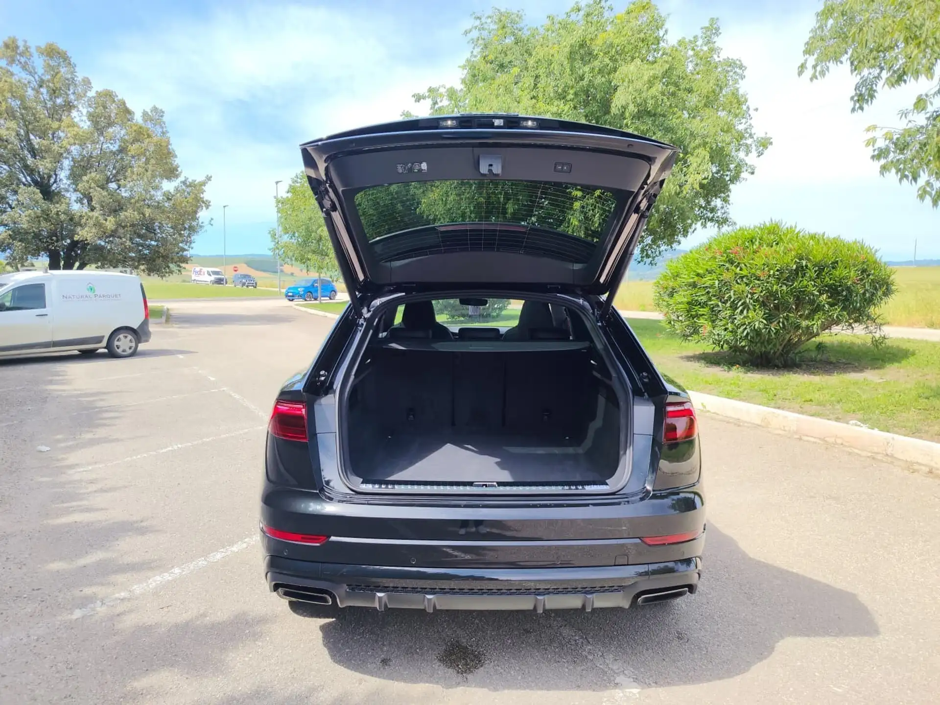 Audi Q8 2026 검정 사진 7