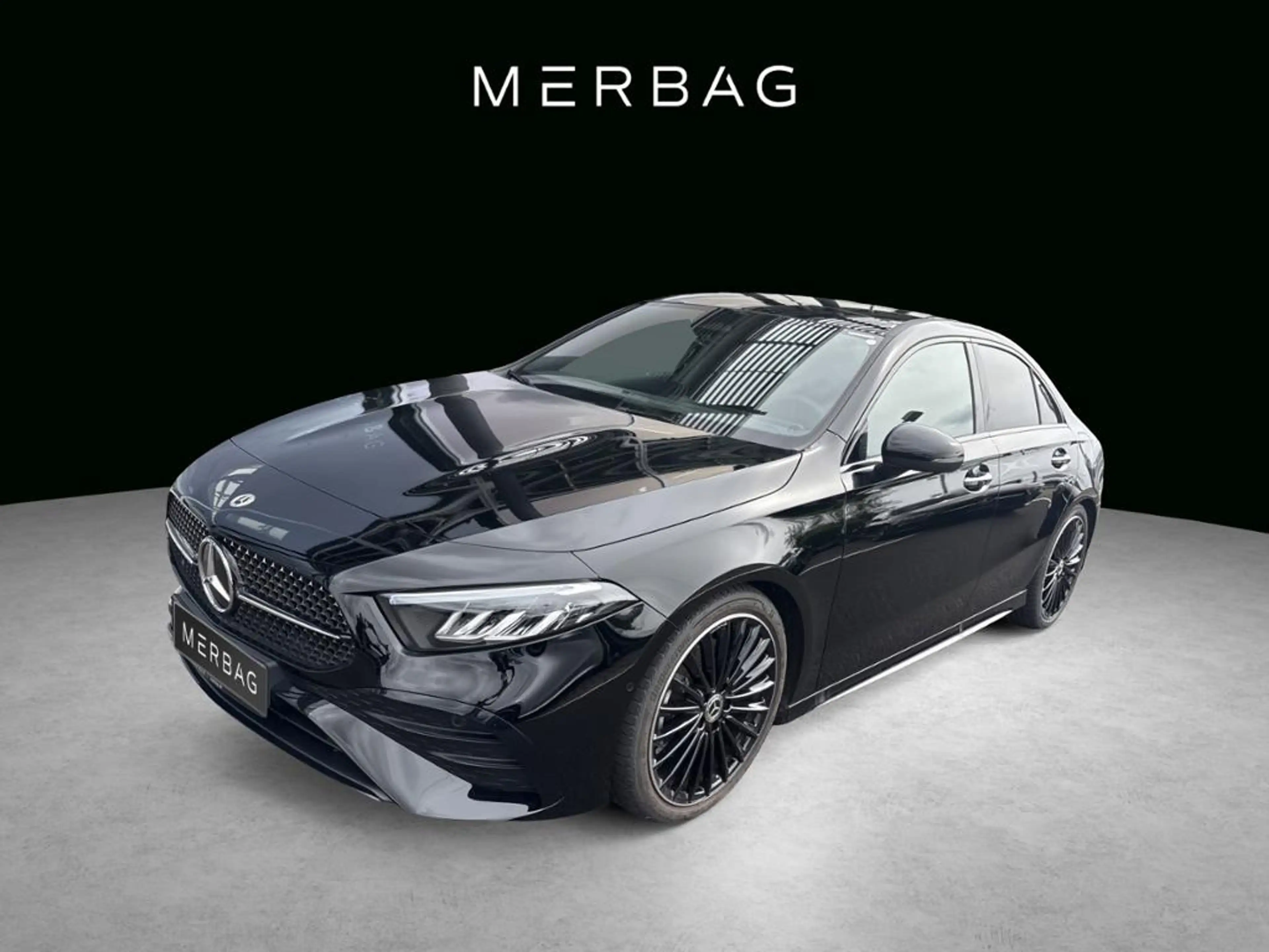 Mercedes-Benz A 220 4MATIC Limousine AMG AHK PANO LED KAMERA