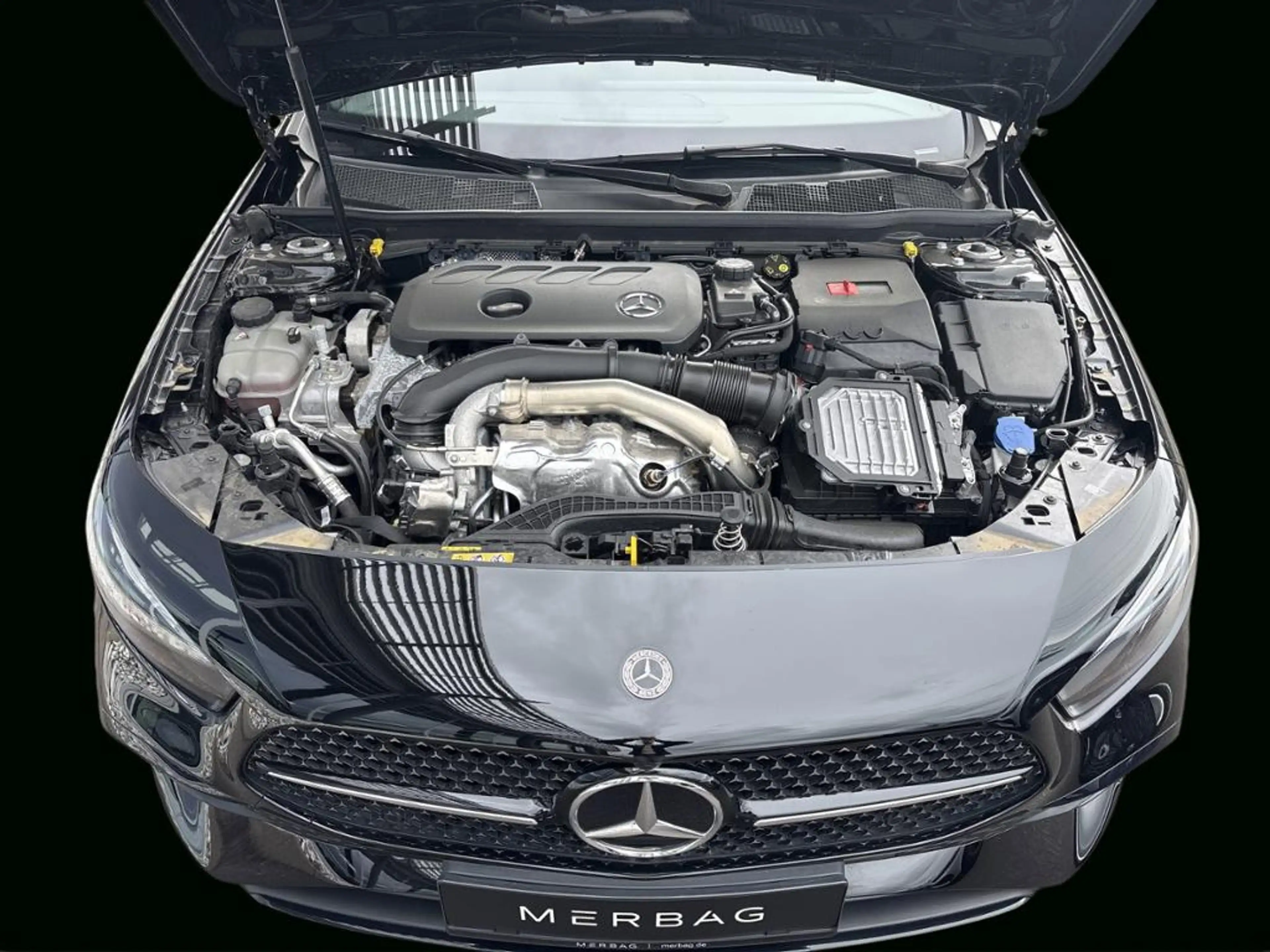 Mercedes-Benz A 220 4MATIC Limousine AMG AHK PANO LED KAMERA — photo 11