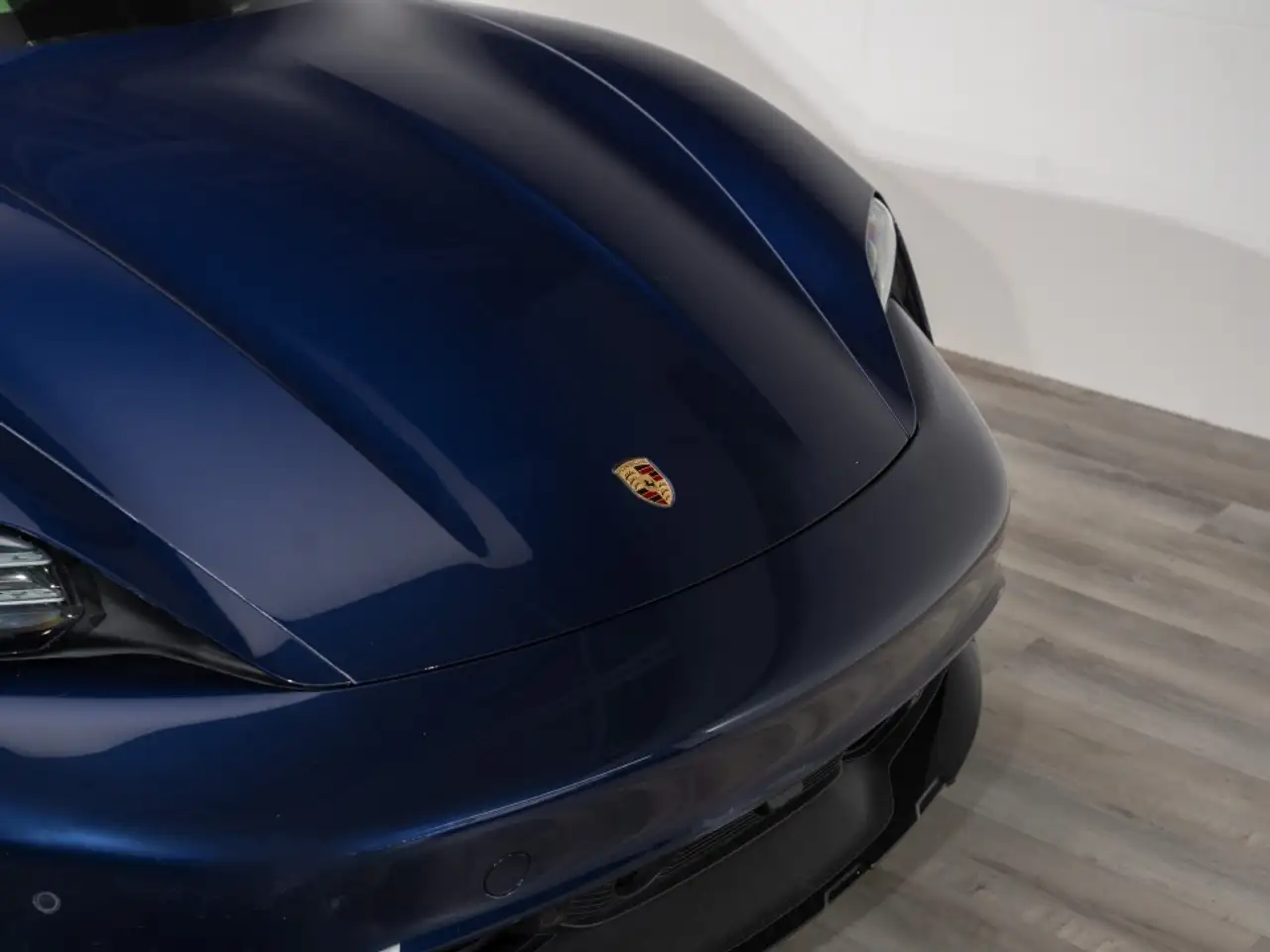 Porsche Taycan снимка Porsche Taycan