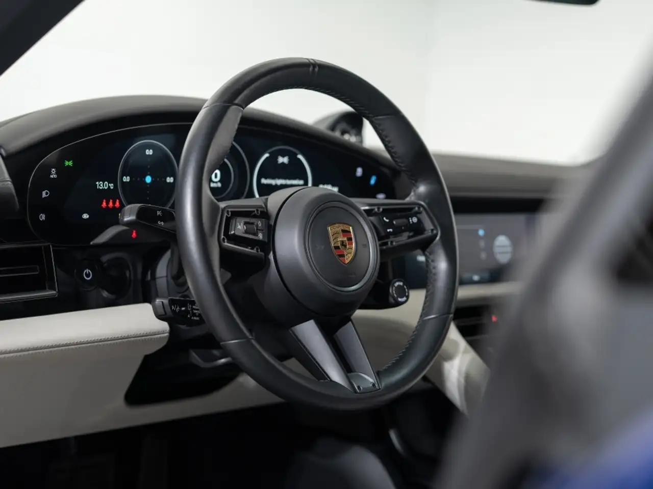 Porsche Taycan снимка Porsche Taycan