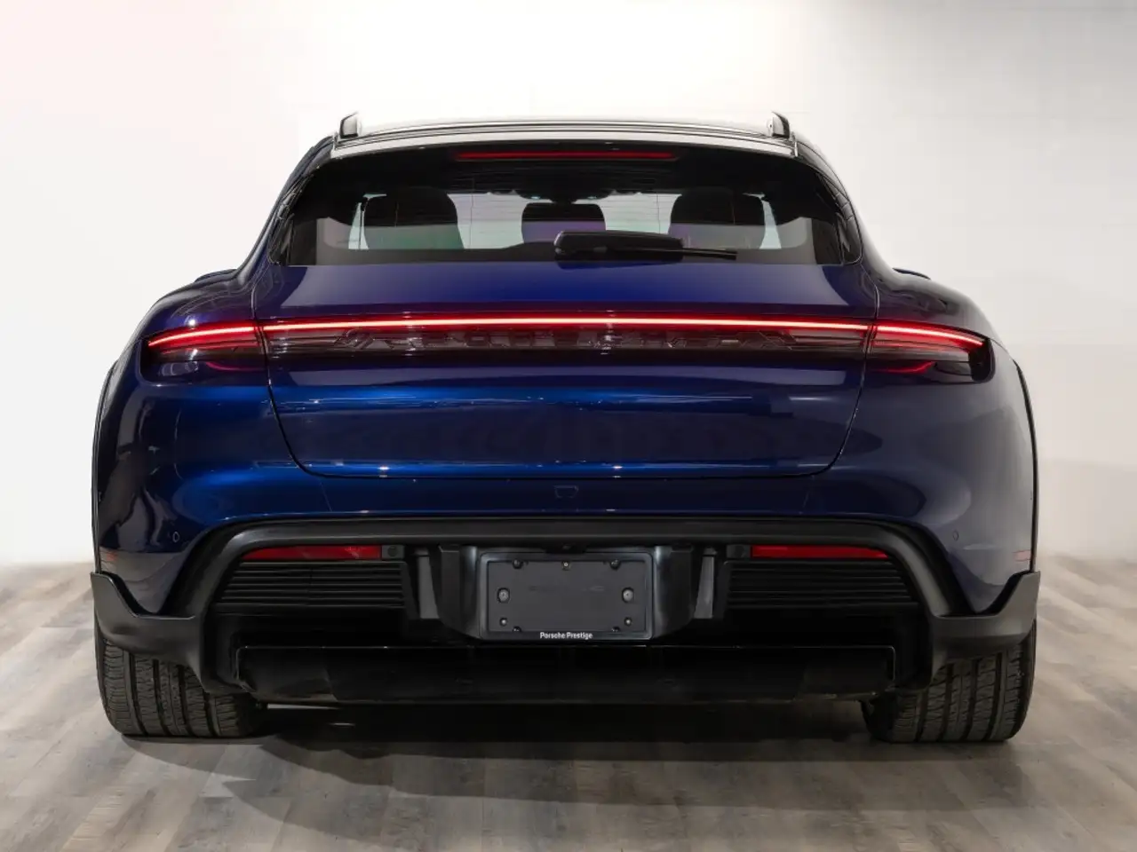 Porsche Taycan снимка Porsche Taycan