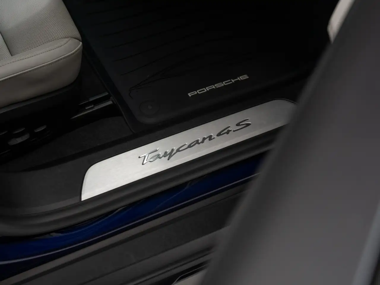 Porsche Taycan снимка Porsche Taycan