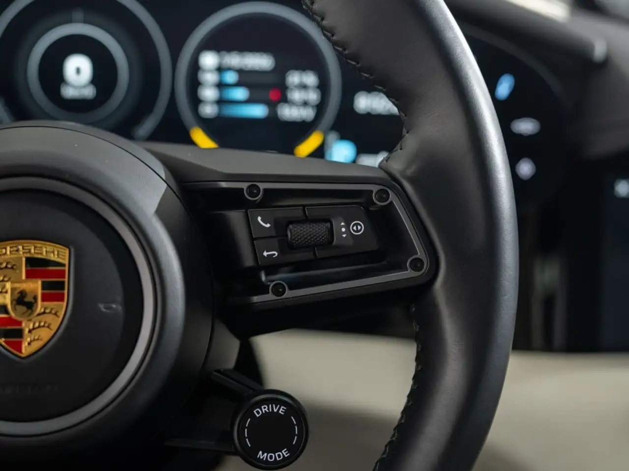 Porsche Taycan снимка Porsche Taycan