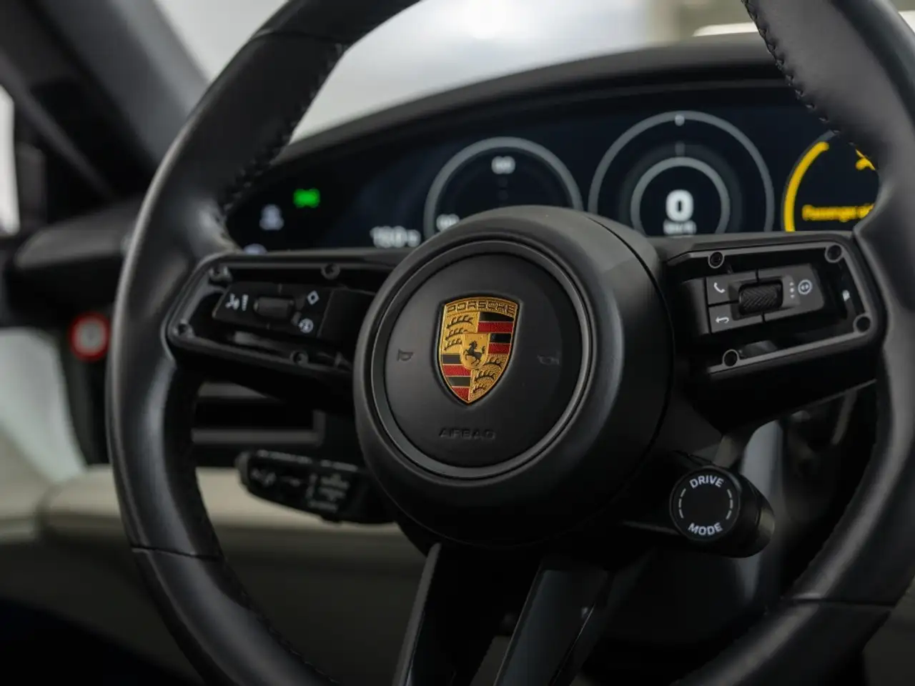 Porsche Taycan снимка Porsche Taycan
