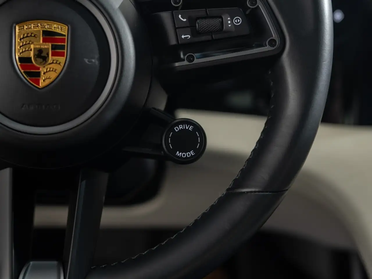 Porsche Taycan снимка Porsche Taycan