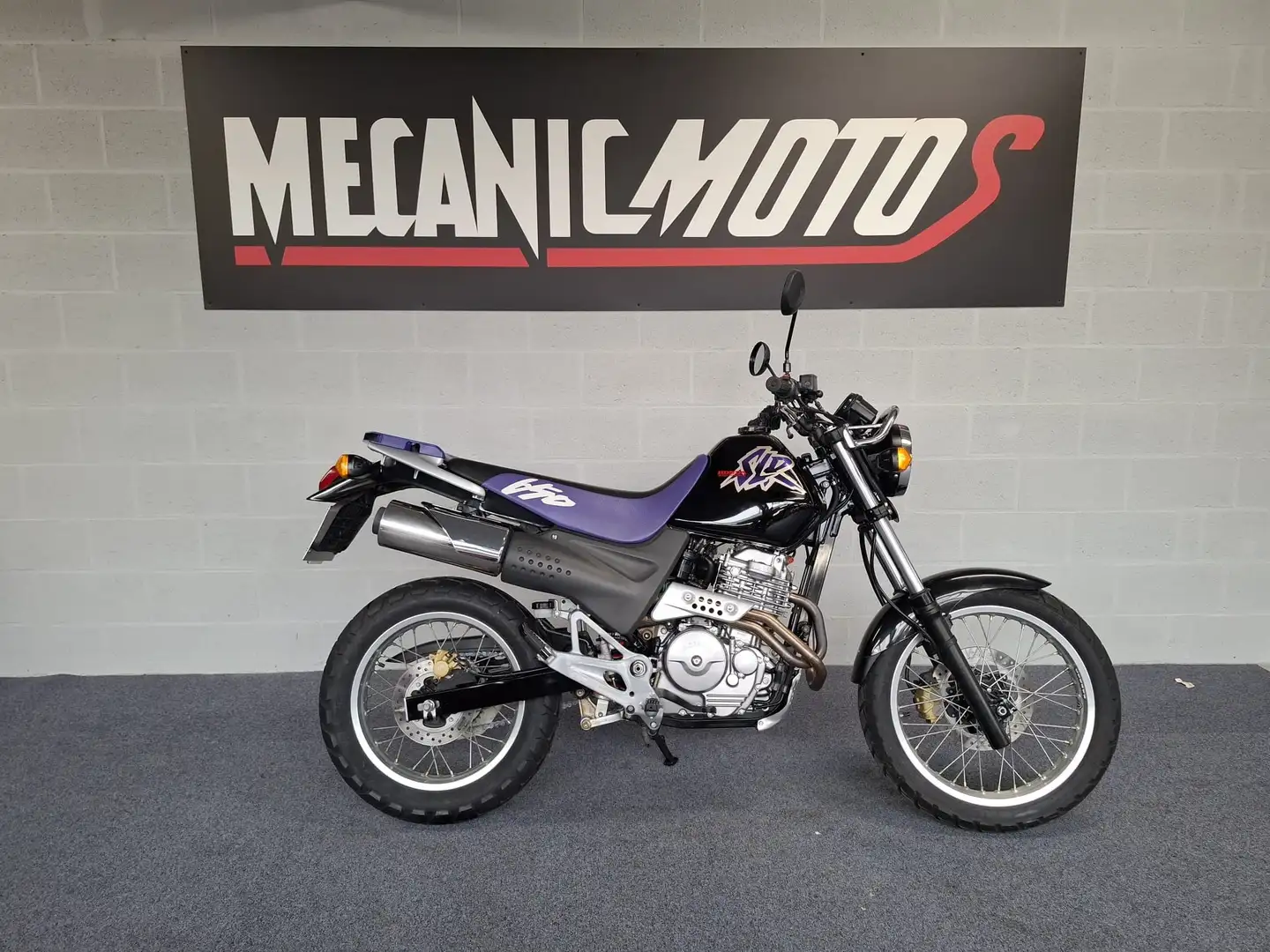 Honda SLR 650 DEPOT VENTE - FAIBLE KILOMETRAGE Zwart - 1