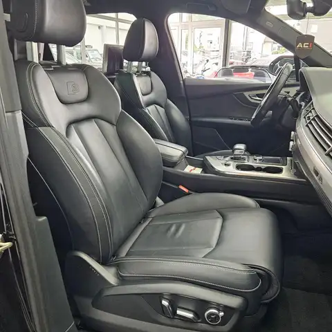 Audi Q7 view 22