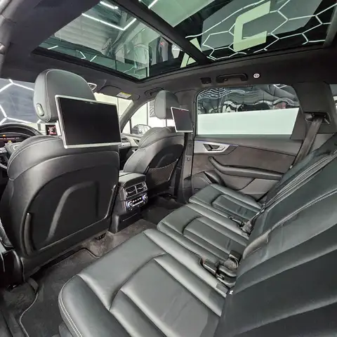 Audi Q7 view 18
