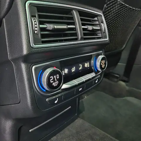 Audi Q7 view 29