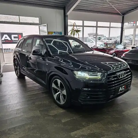 Audi Q7 view 11