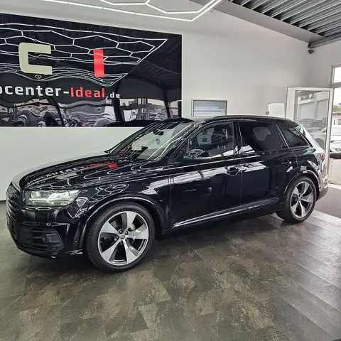 Audi Q7 view 5
