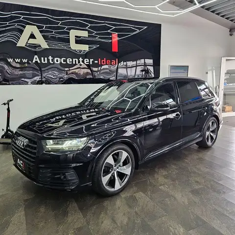 Audi Q7 view 2