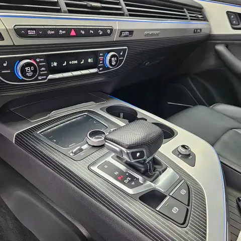 Audi Q7 view 30