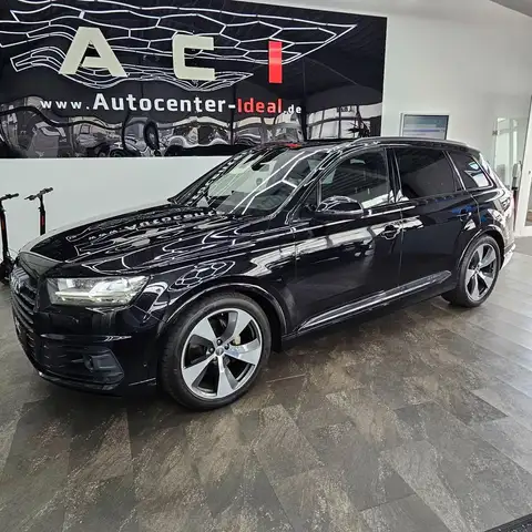 Audi Q7 view 4