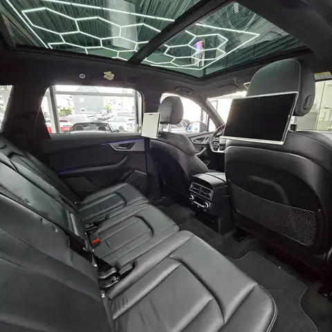 Audi Q7 view 19