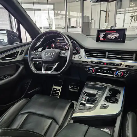 Audi Q7 view 15