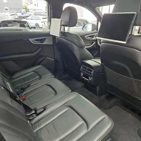 Audi Q7 view 20
