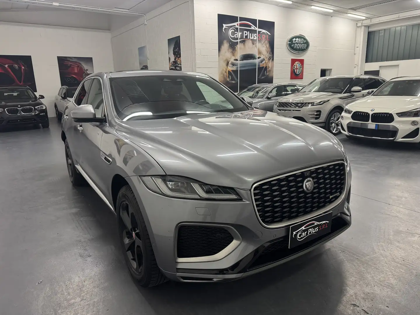 Jaguar F-Pace F-Pace 2021 2.0d i4 mhev R-Dynamic  awd 163cv auto Grigio - 1