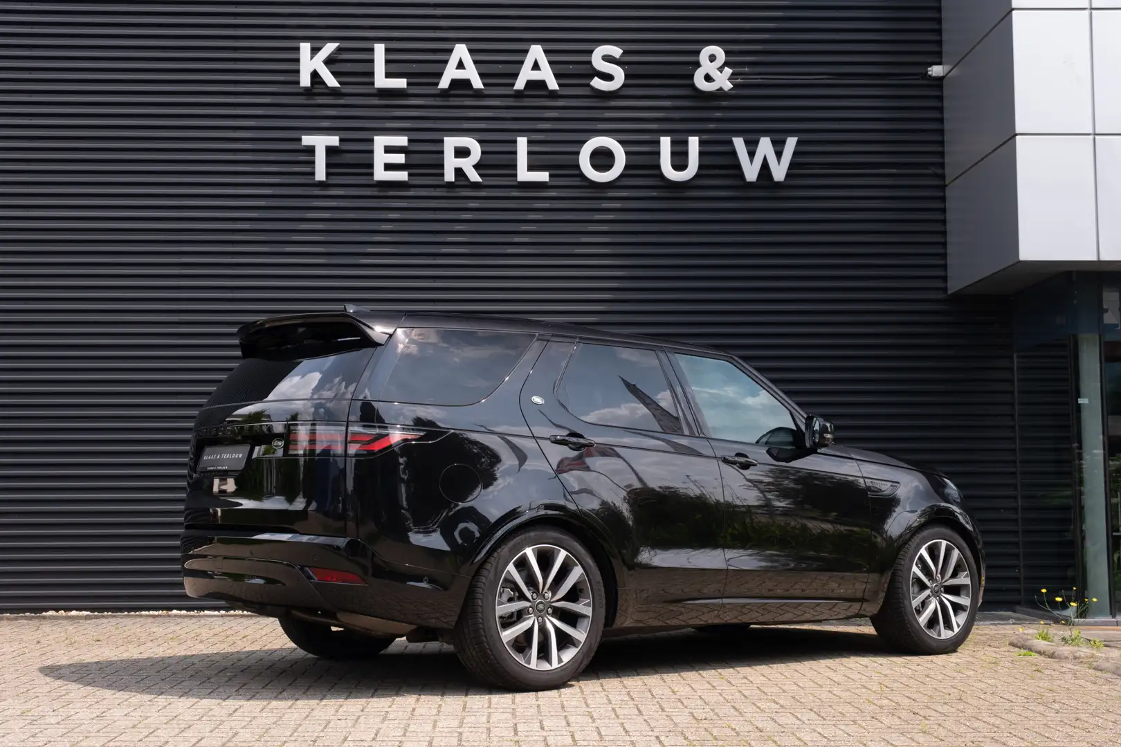 Land Rover Discovery 3.0 D250 R-Dynamic SE bedrijfswagen Grijs Kenteken Zwart - 2