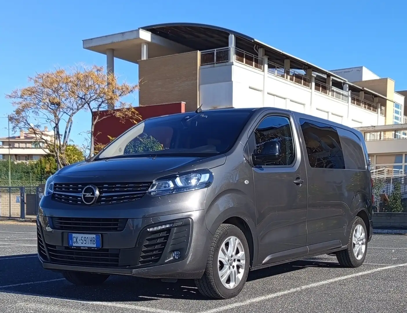 Opel Vivaro - 1