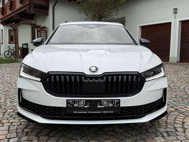 Skoda Superb Combi 1.5 TSI iV Sportline / AHK / Pano
