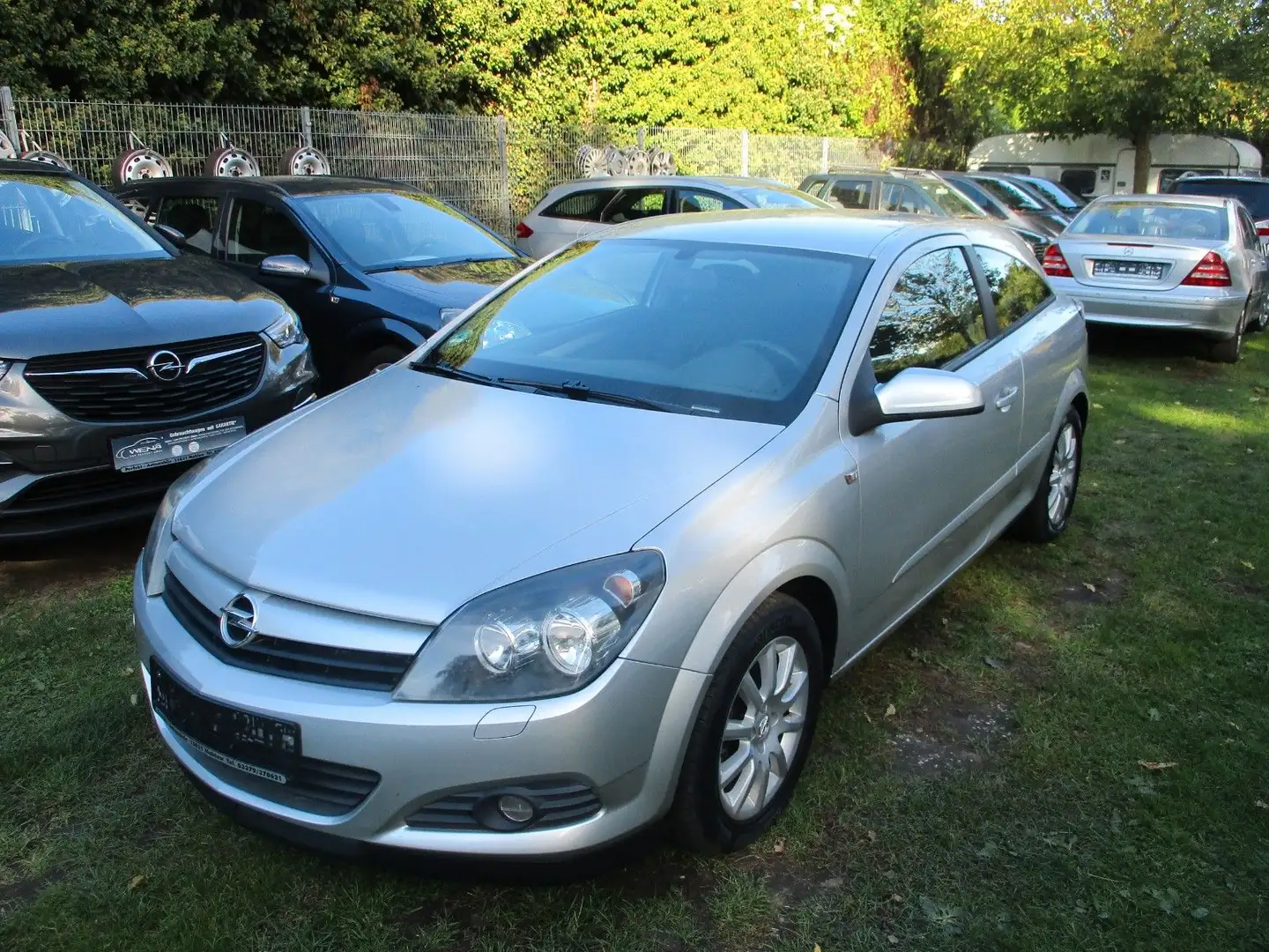 Opel Astra H GTC Edition Silber - 1