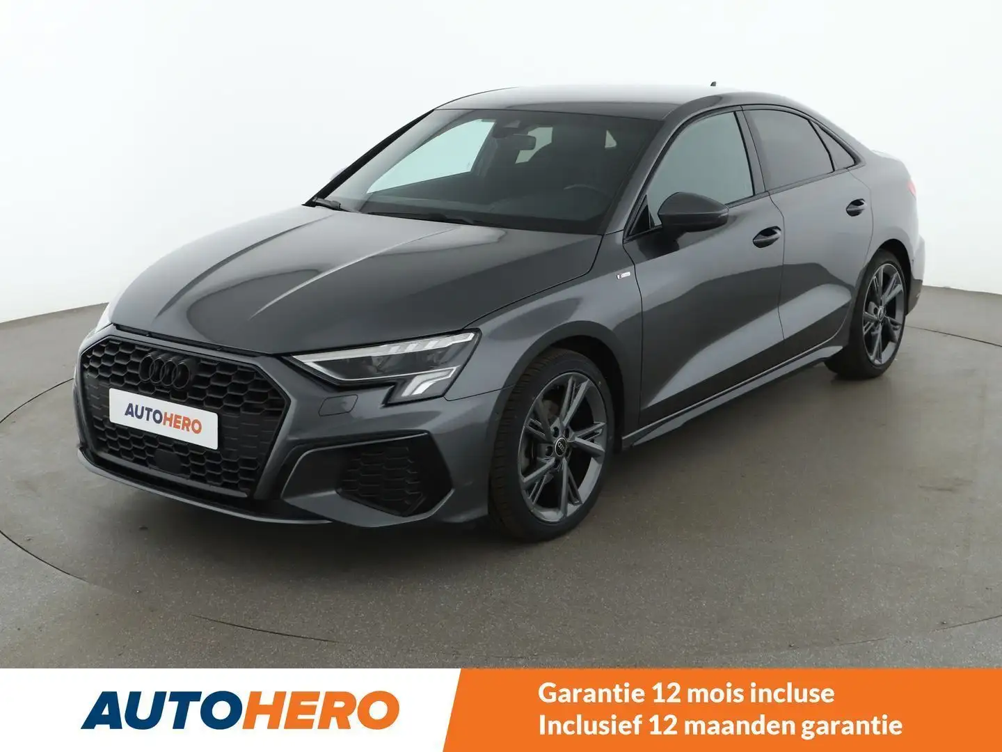 Audi A3 30 TFSI S line Grijs - 1