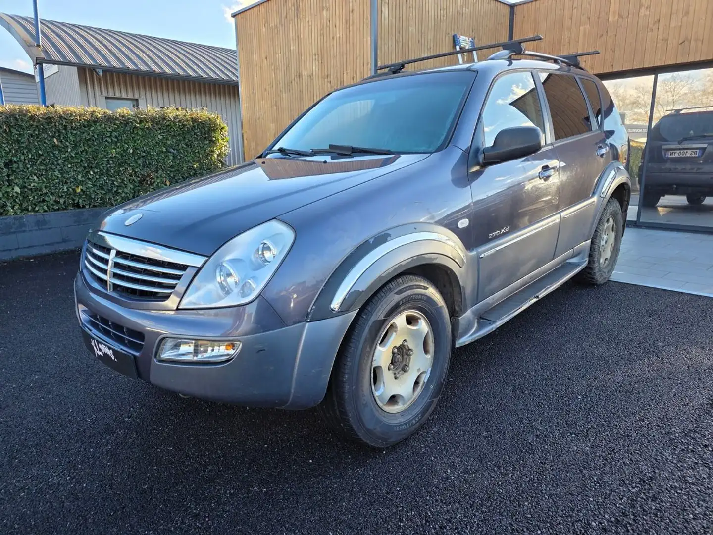 SsangYong Rexton 2.7L XDI 164 CV / 4X4 / BVA Šedá - 1
