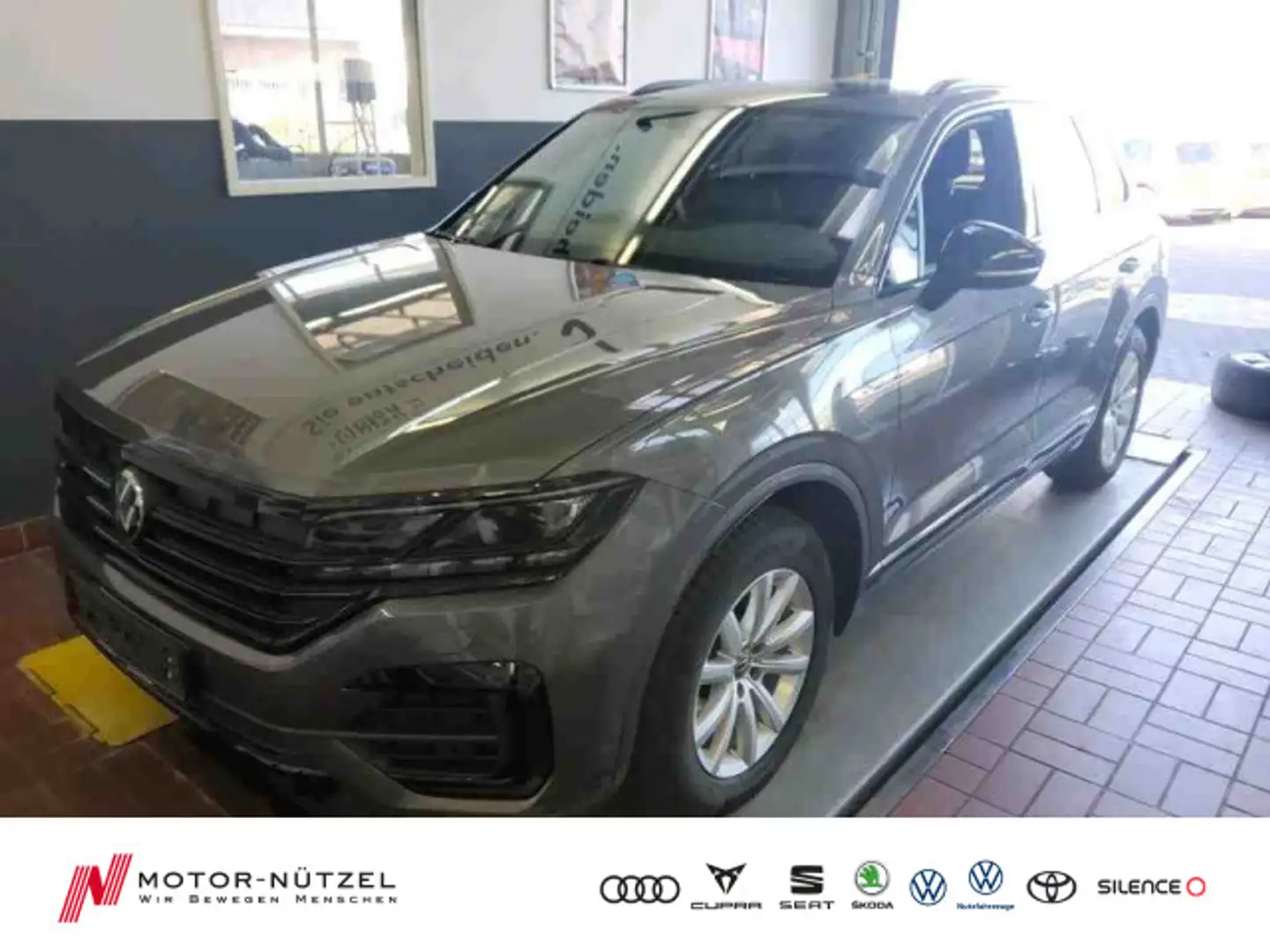 Volkswagen Touareg 3.0 TDI 4M R-LINE MATRIX+AIR+NAVI+AHK Grau - 1