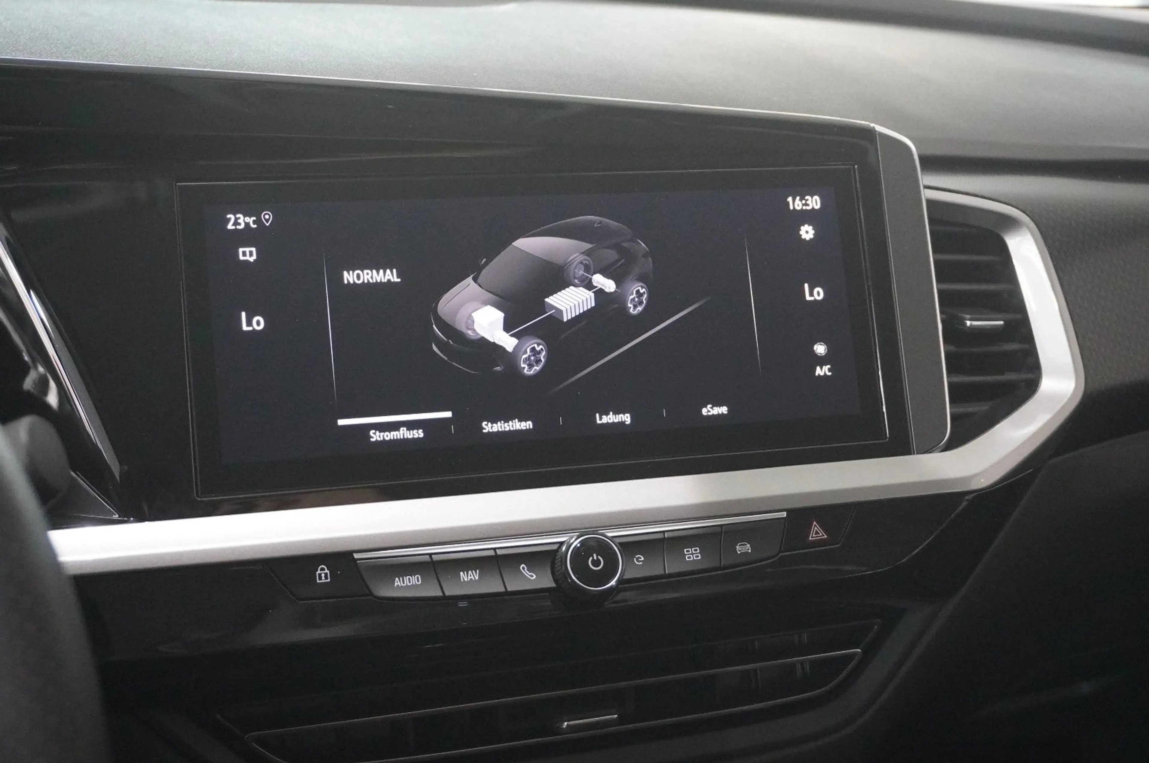 Opel Grandland X 1.6T GSe HYBRID 4X4 NAVI/LED/SPORT — photo 32