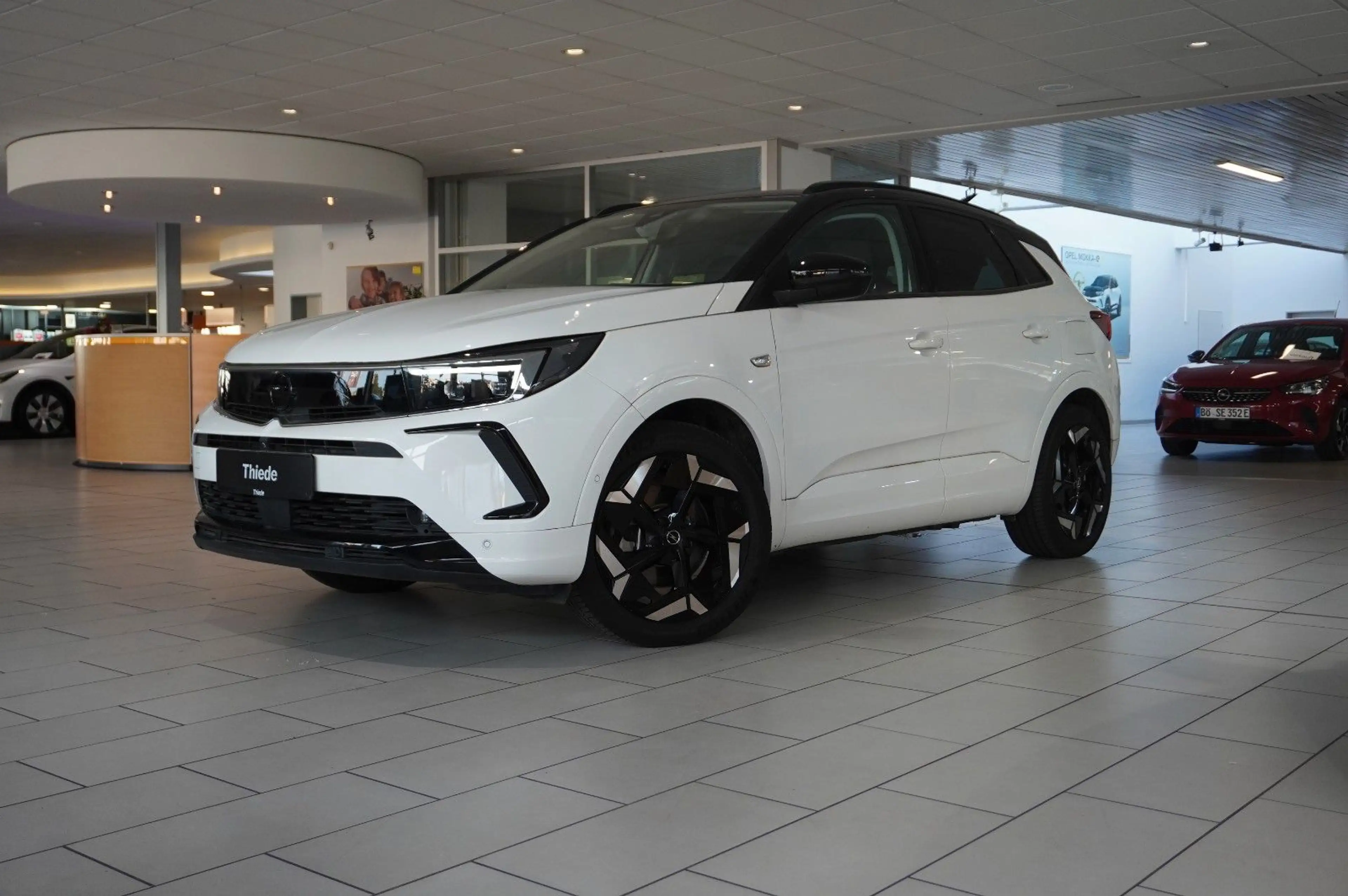 Opel Grandland X 1.6T GSe HYBRID 4X4 NAVI/LED/SPORT — photo 3