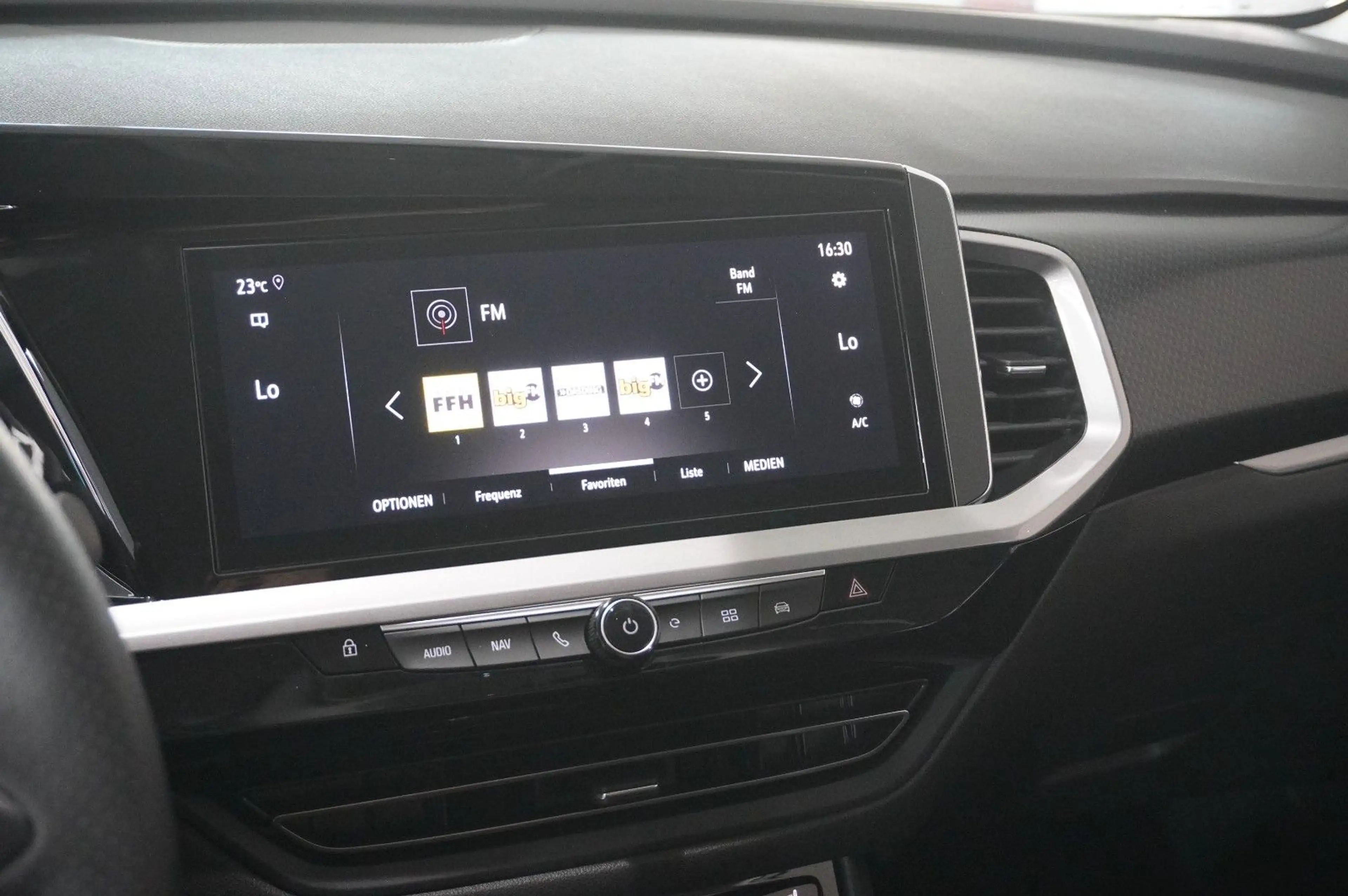 Opel Grandland X 1.6T GSe HYBRID 4X4 NAVI/LED/SPORT — photo 30