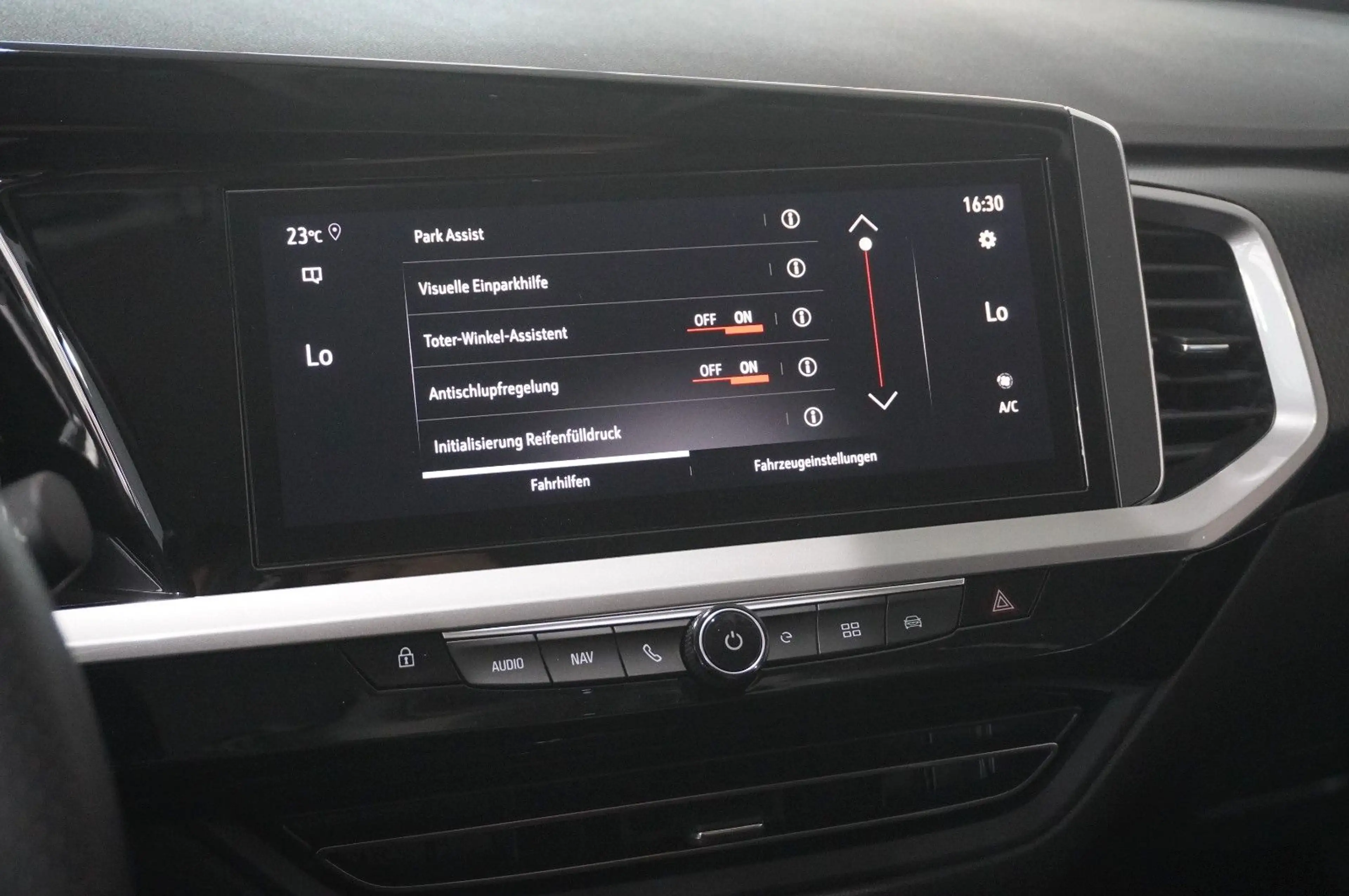 Opel Grandland X 1.6T GSe HYBRID 4X4 NAVI/LED/SPORT — photo 36