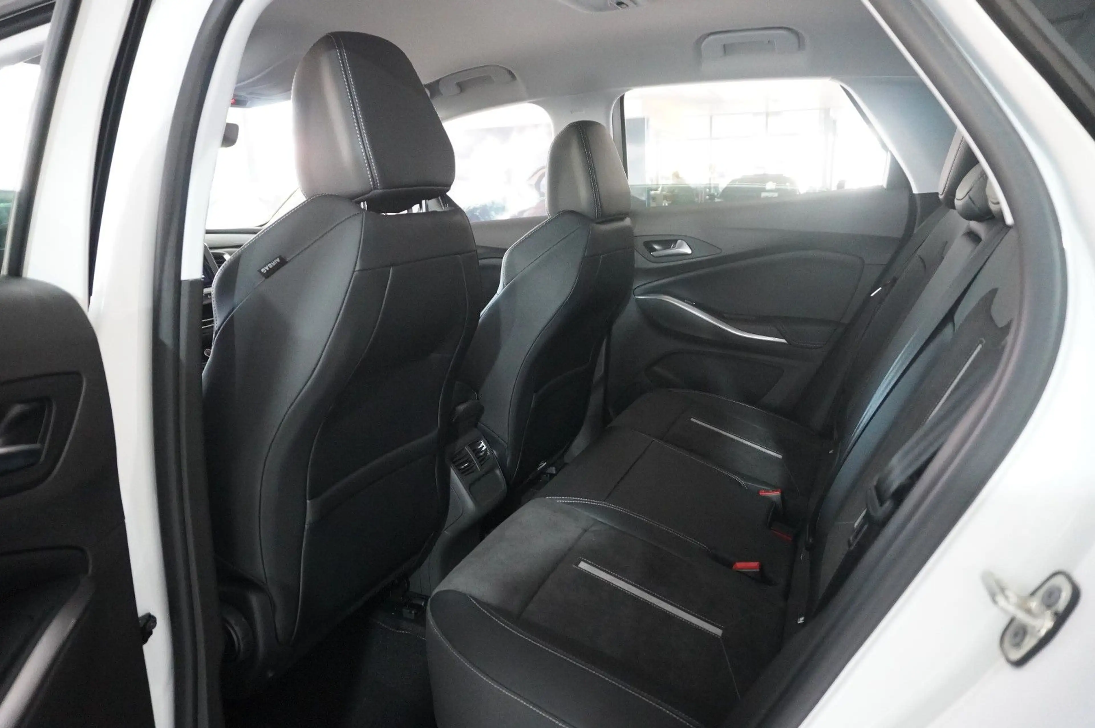 Opel Grandland X 1.6T GSe HYBRID 4X4 NAVI/LED/SPORT — photo 41