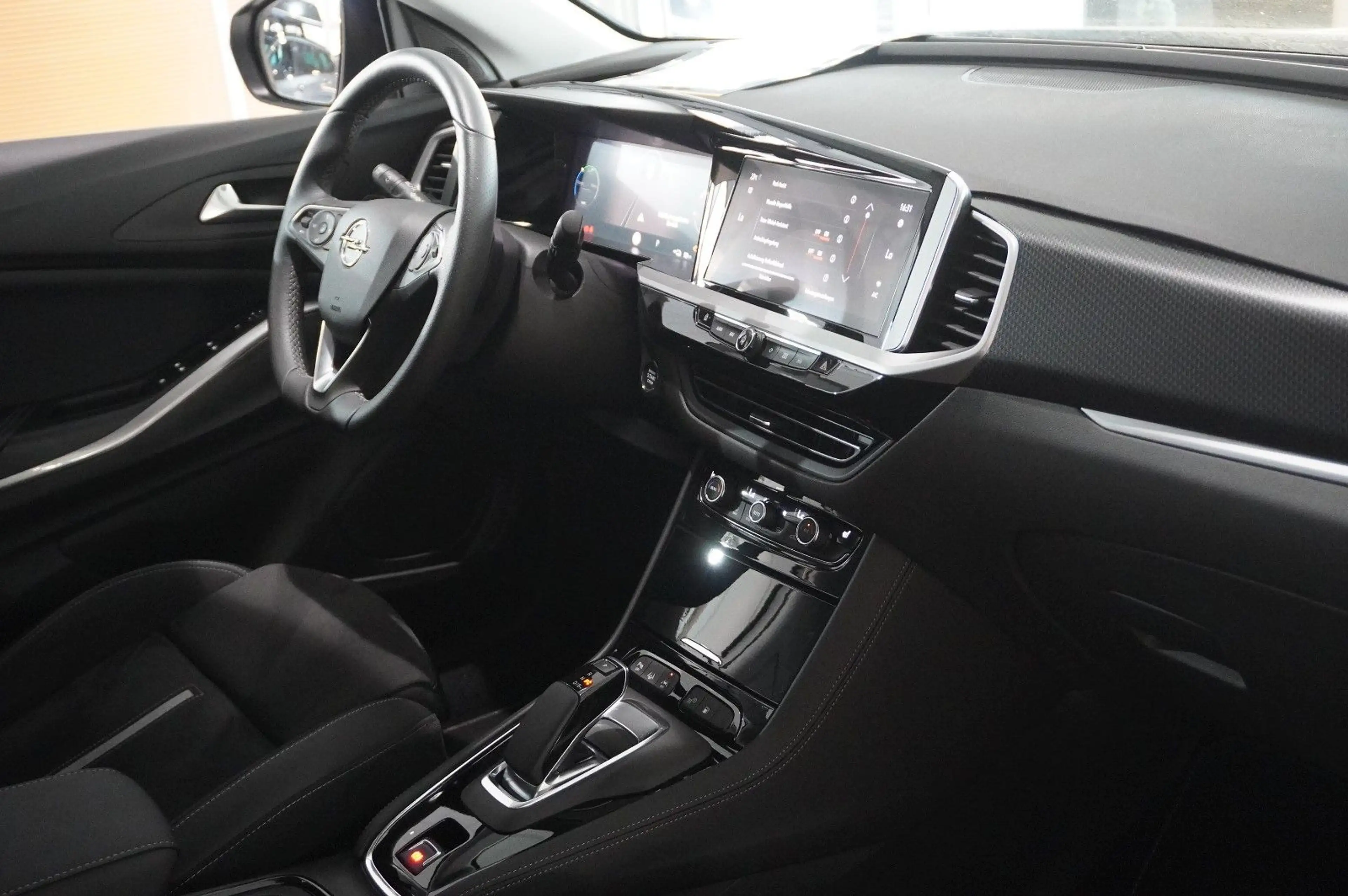 Opel Grandland X 1.6T GSe HYBRID 4X4 NAVI/LED/SPORT — photo 45